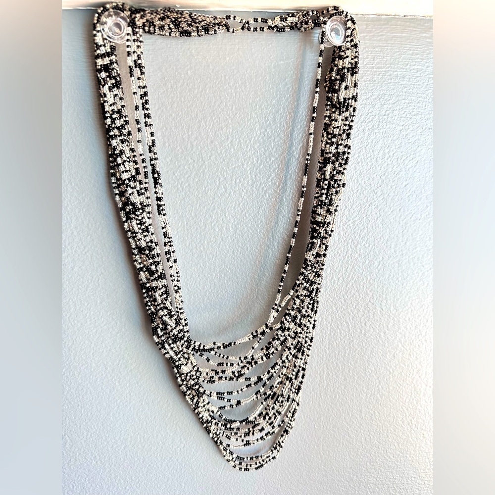 Seed Bead ānon metalā Costume Necklace Statement Jewelry Black and White 5385 B